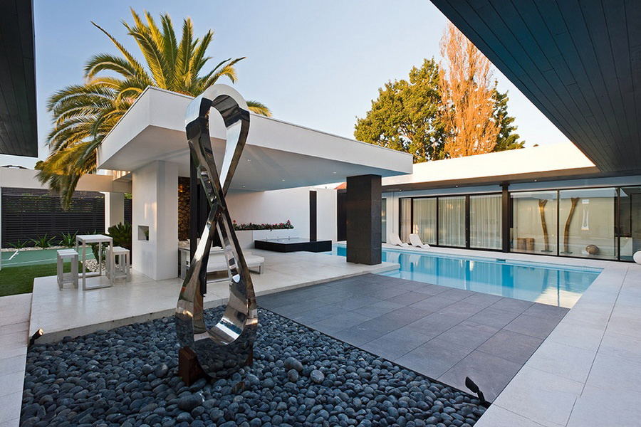 <b>私家游泳池如何設(shè)計(jì)建造呢？</b>