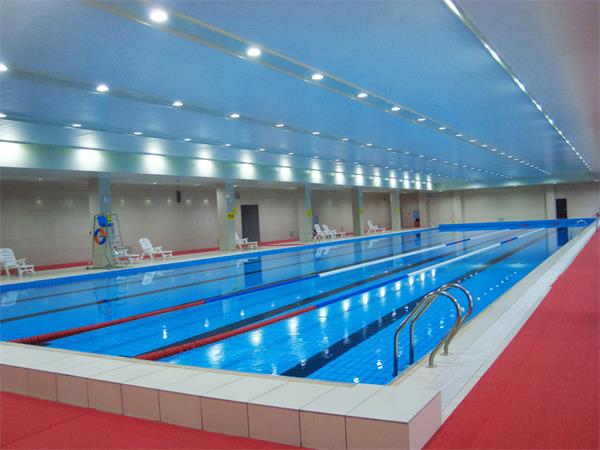 學(xué)校游泳池水質(zhì)怎么處理更干凈？