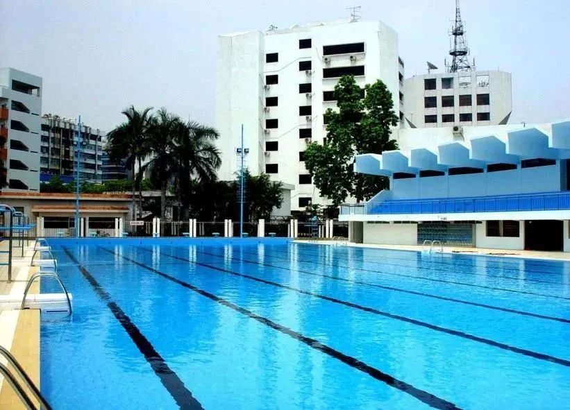 泳池清潔新管家！智能游泳池機(jī)器人讓清潔變成悠閑享受！